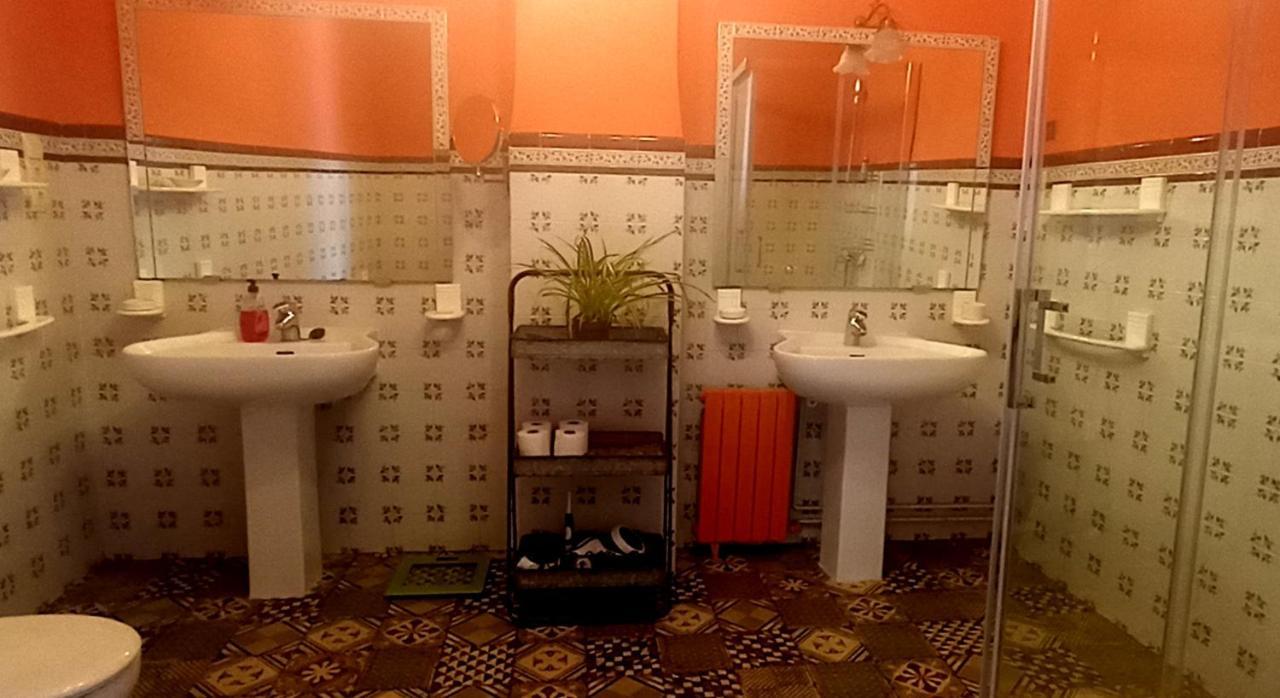 לינה וארוחת בוקר גאנדיה Casa Artistica מראה חיצוני תמונה